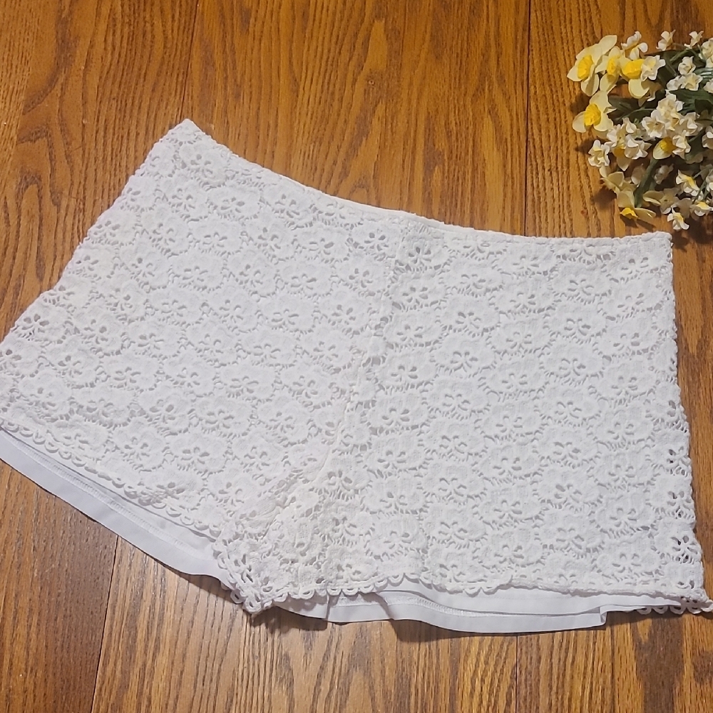 Jennifer Lopez White Lace Shorts - Ladies 14